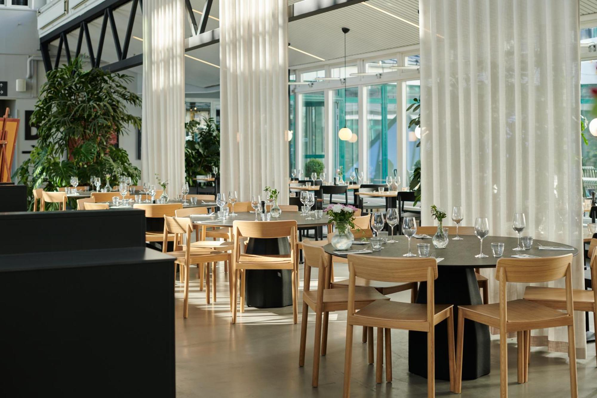 First Hotel Stockholm North Upplands-Väsby Kültér fotó
